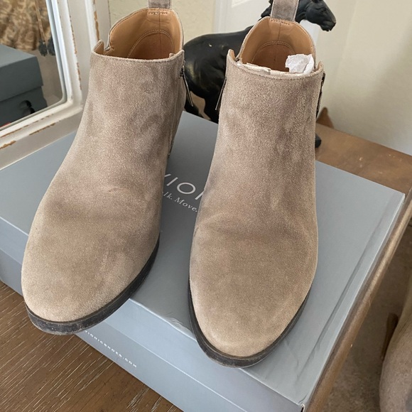 Lightly Worn Women’s Vionic Cecily Suede Boots Size 9 - Picture 6 of 7